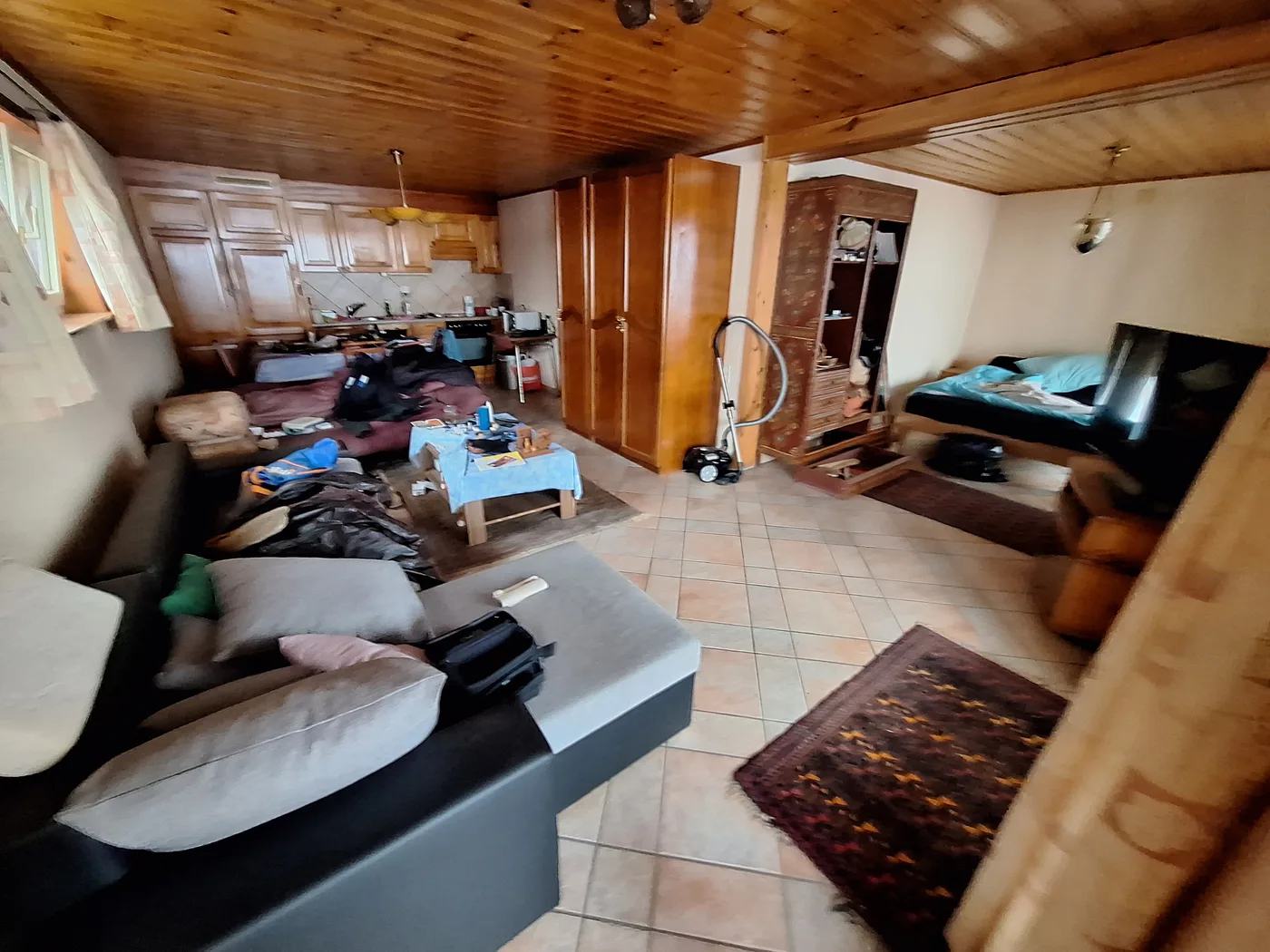 Logement avant et après débarras — avant