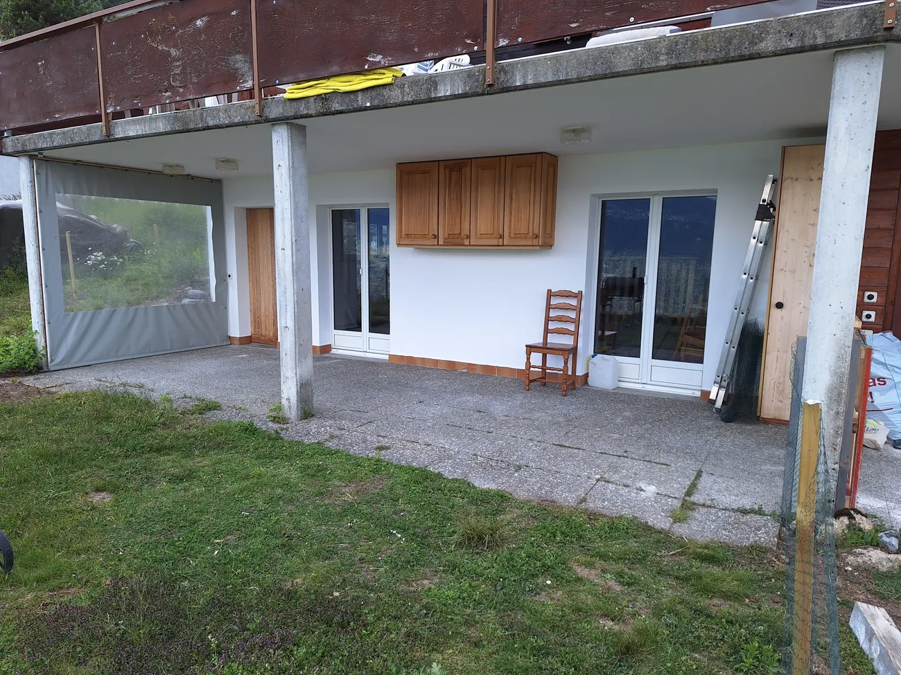 Terrasse avant et après débarras et rafraîchissement peinture — après