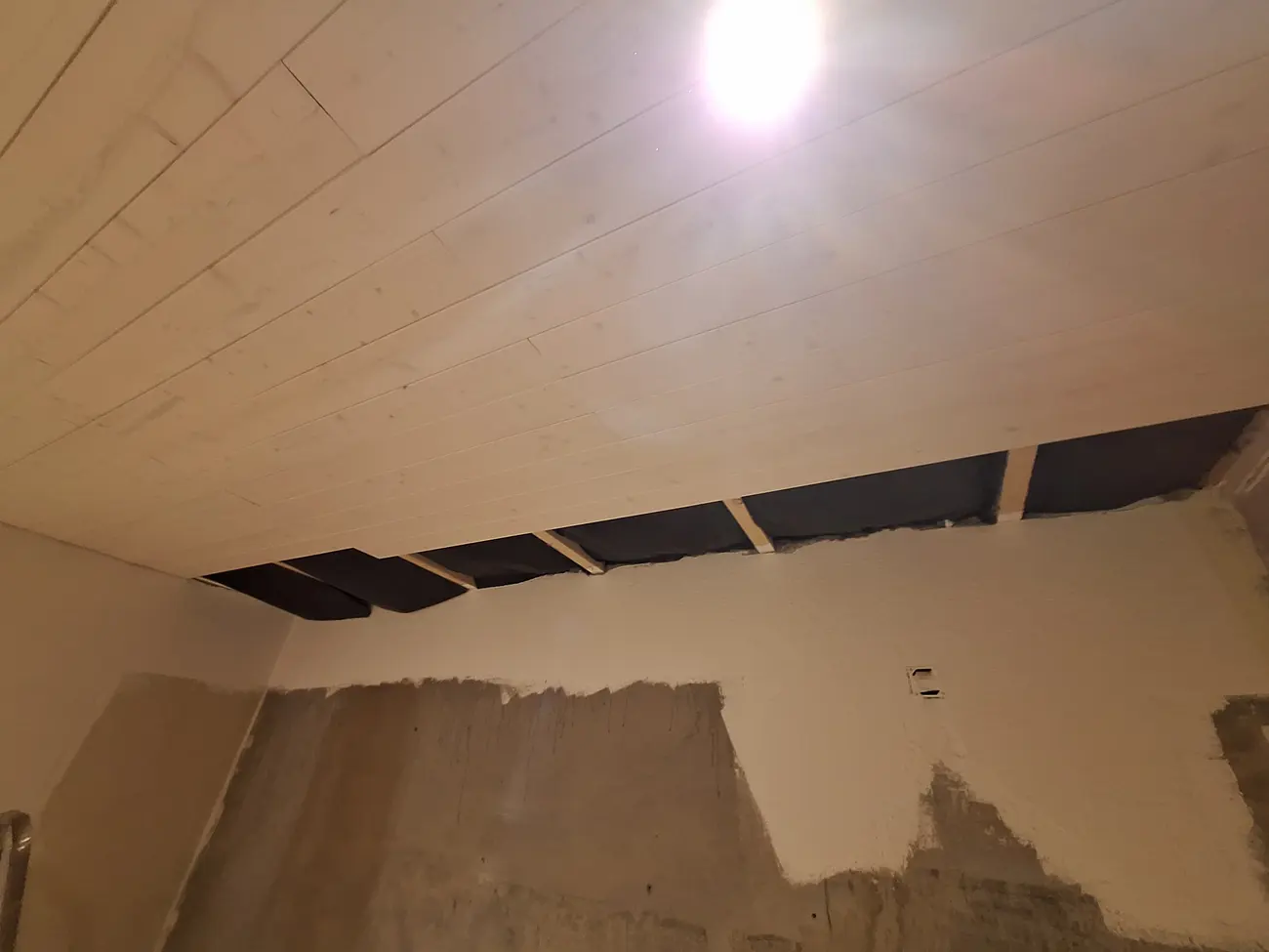 Pose du nouveau plafond en bois