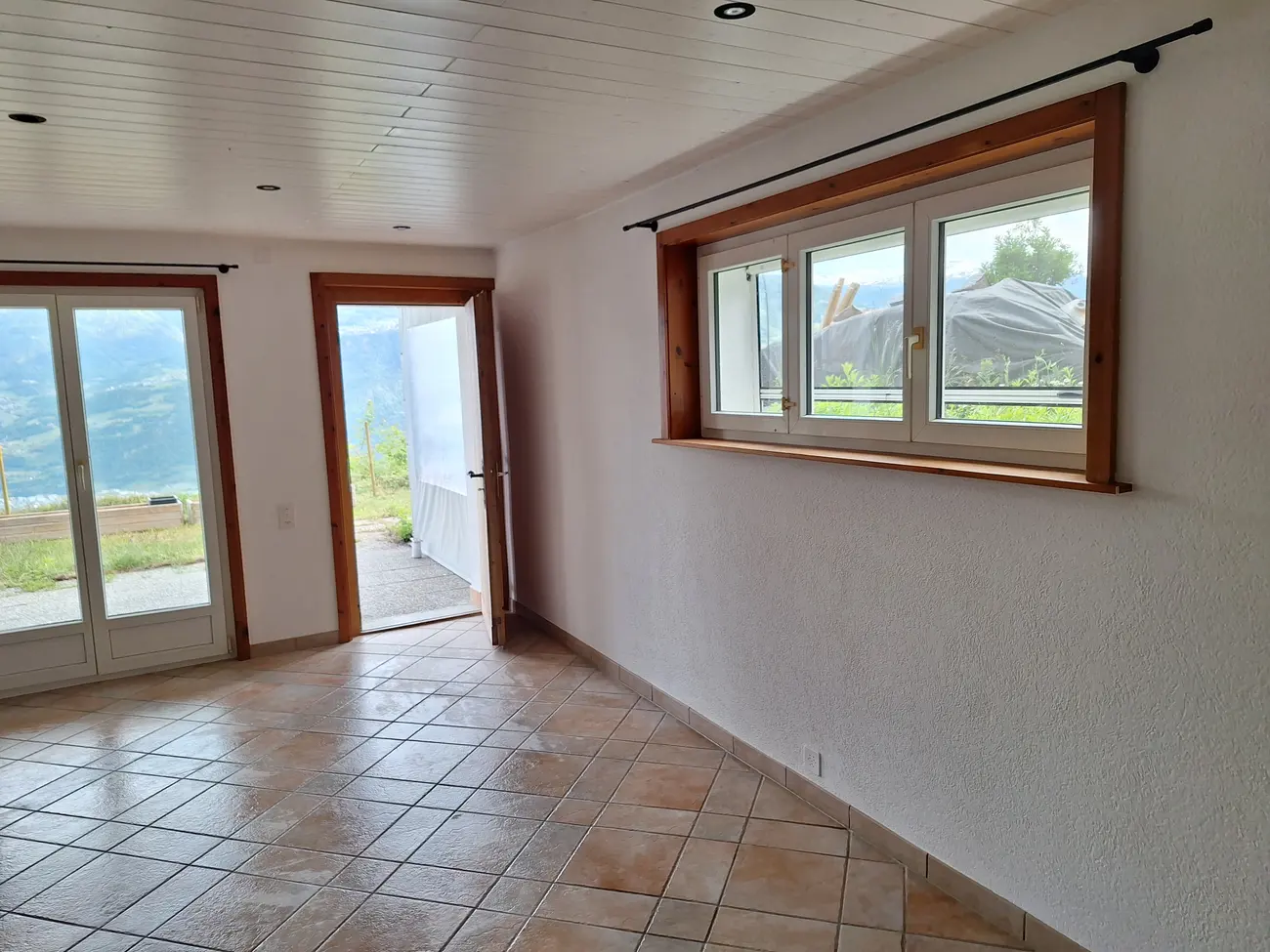 Salon terminé avec vue sur la vallée